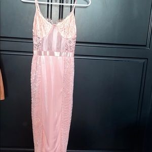 ✨Fitted sheer lace dress✨